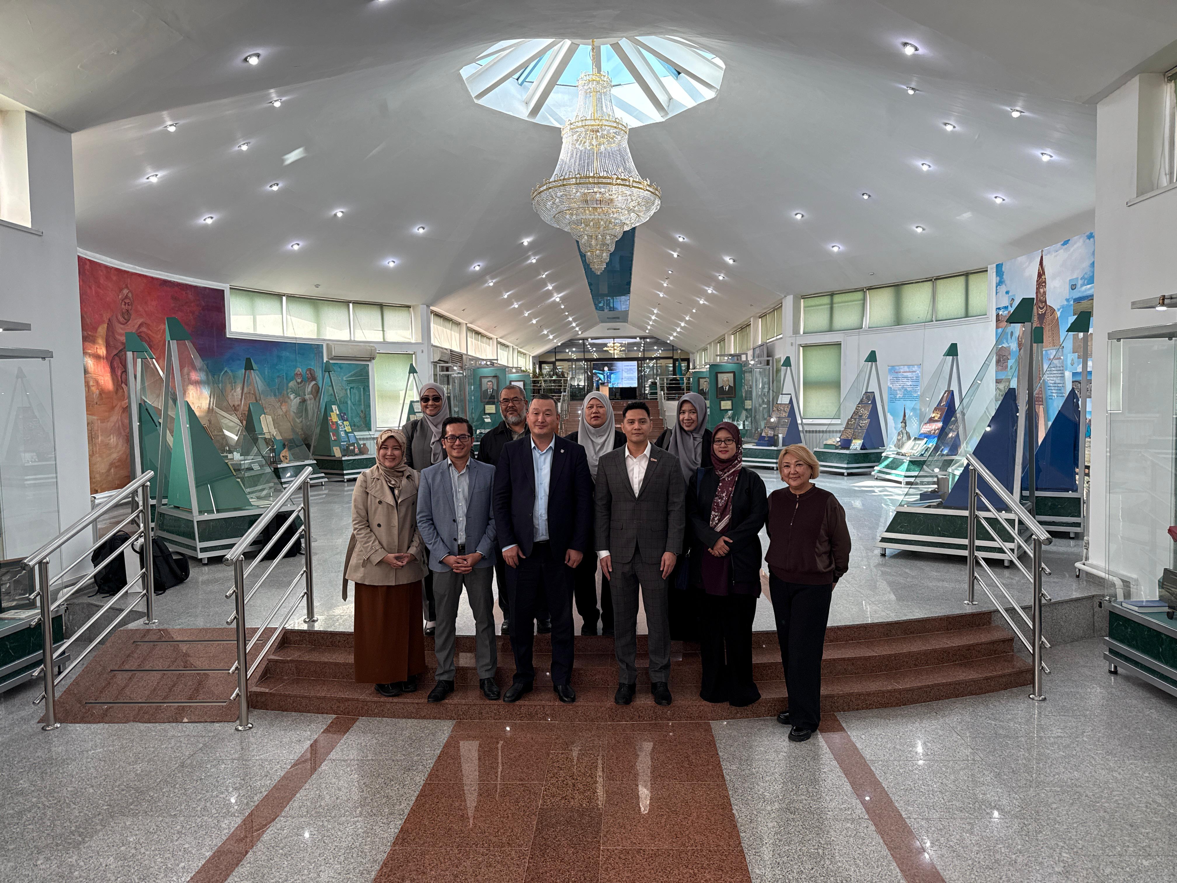 The Malaysian delegation visited the museum
